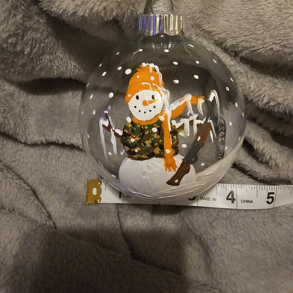 Hunter Snowman Glass Ornament Christmas Hand Painted 4 Inch Ball - Picture 4 of 4